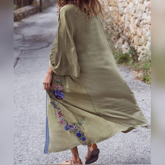 ❤LAST ONE ❤Embroidered Kimono Beach Cover Up - Picture 2 of 5